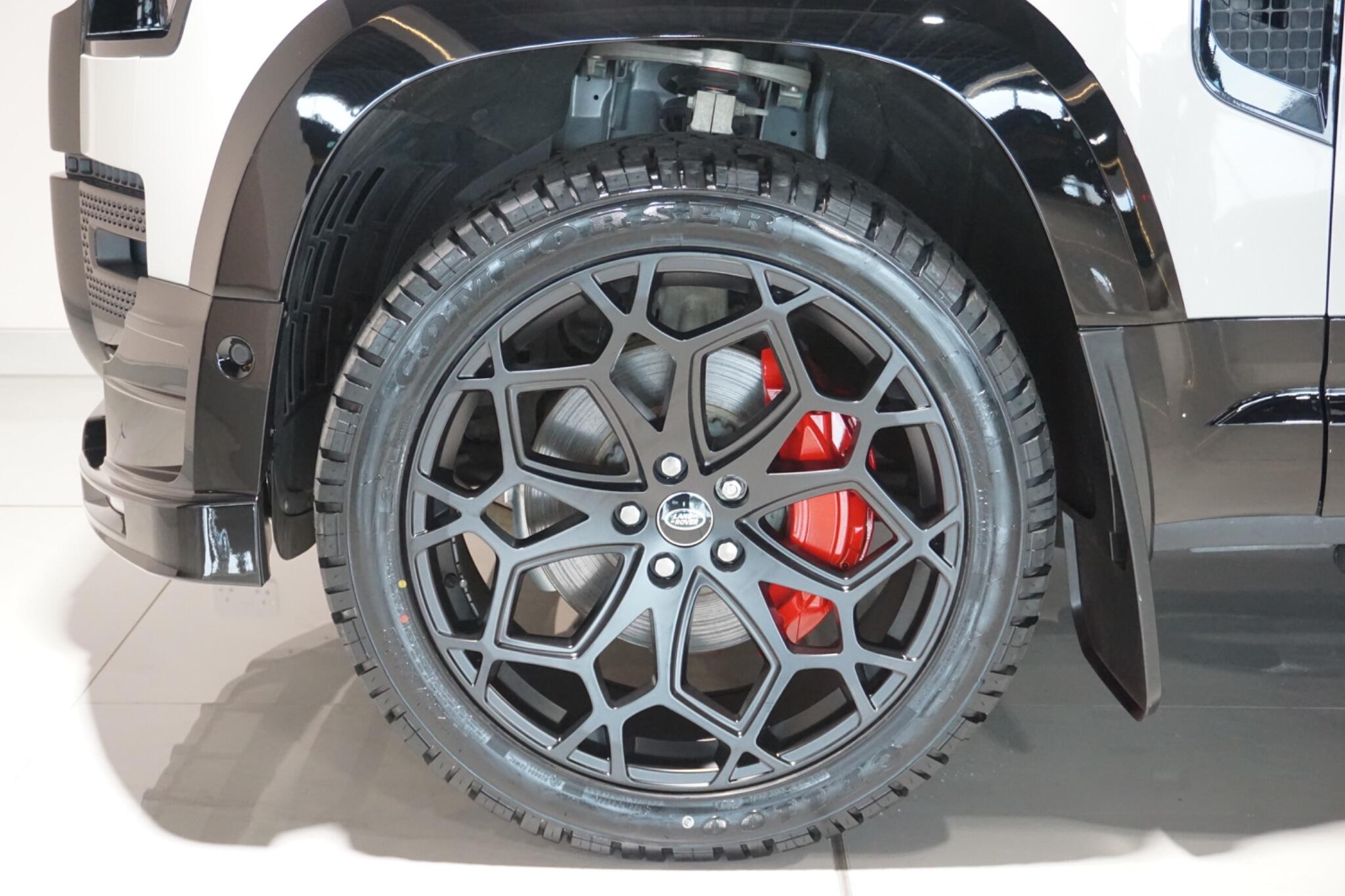 Land Rover Defender 90 3.0 D300 MHEV X-Dynamic HSE Hard Top SUV 3dr Diesel Auto 4WD SWB Euro 6 (s/s) (300 ps)